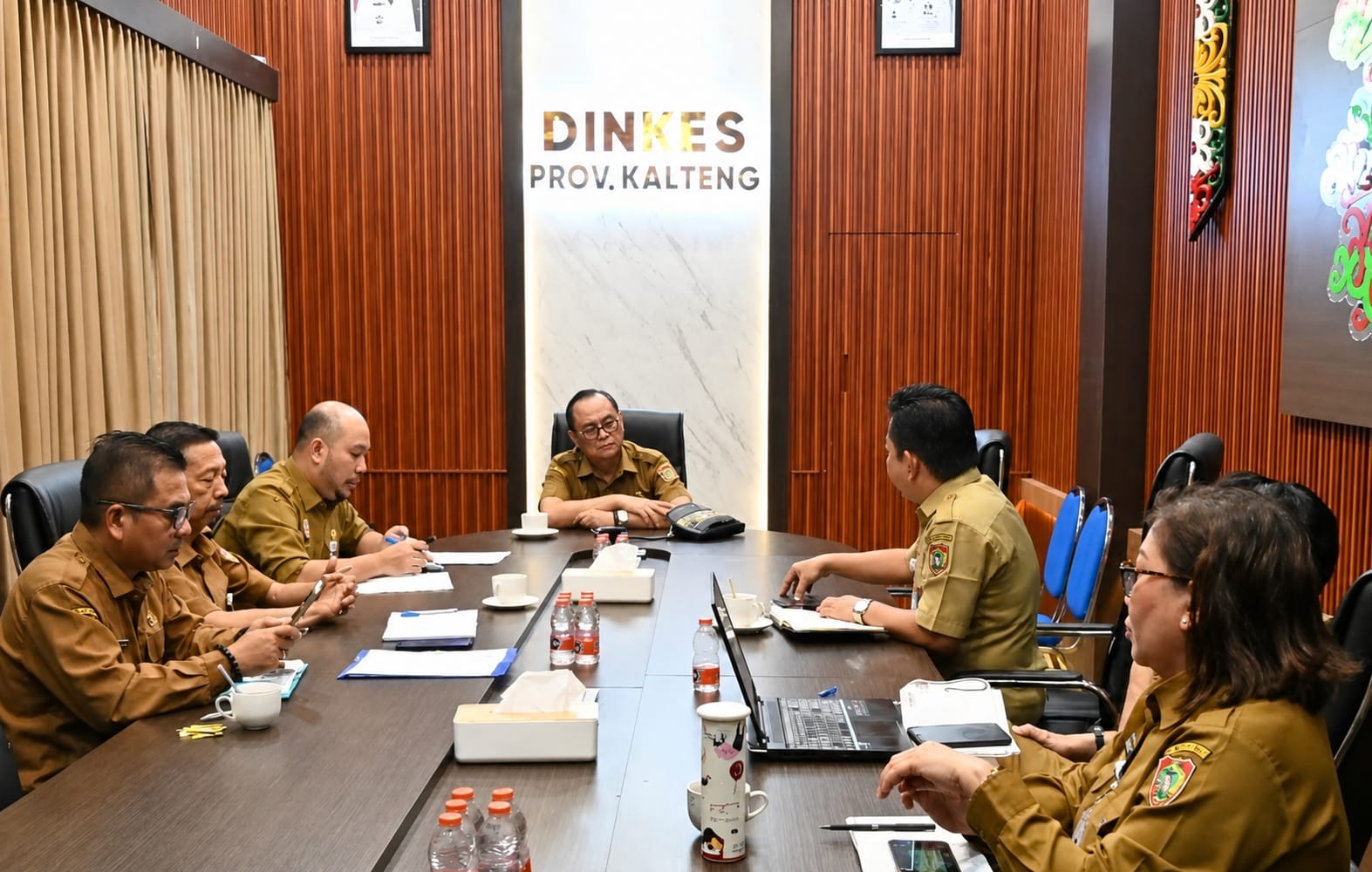 Pastikan Seluruh Program dan Pelayanan Kesehatan Beri Manfaat Bagi Masyarakat. Dinkes Gelar Rapat Evaluasi dan Perkuat Koordinasi