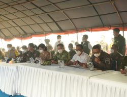 Perkuat Sinergi Lintas Sektoral, Pangdam XXII/Tambun Bungai Hadiri Rapat Evaluasi Penanggulangan Karhutla Bersama Menhut dan Kepala BNPB